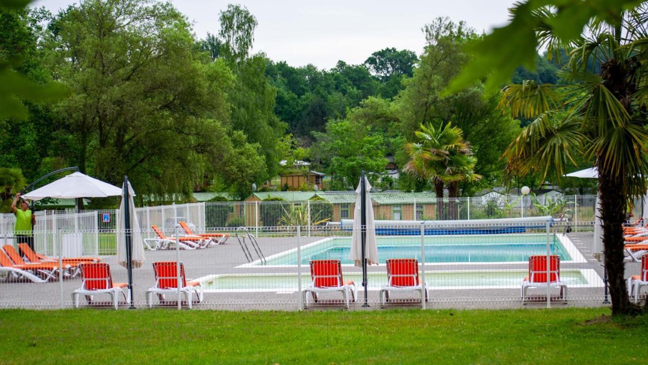 Camping 3 Etoiles - Piscine Chauffee - Vue Montagne Сен-Жирон Екстериор снимка