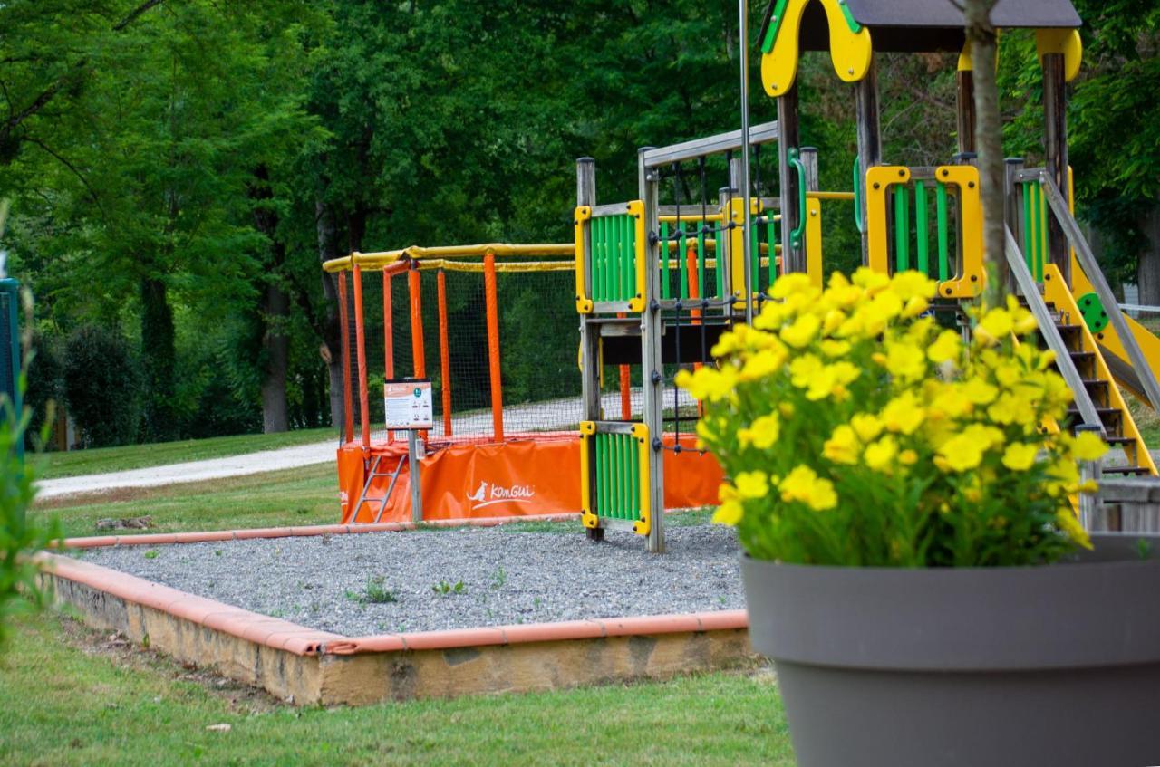 Camping 3 Etoiles - Piscine Chauffee - Vue Montagne Сен-Жирон Екстериор снимка