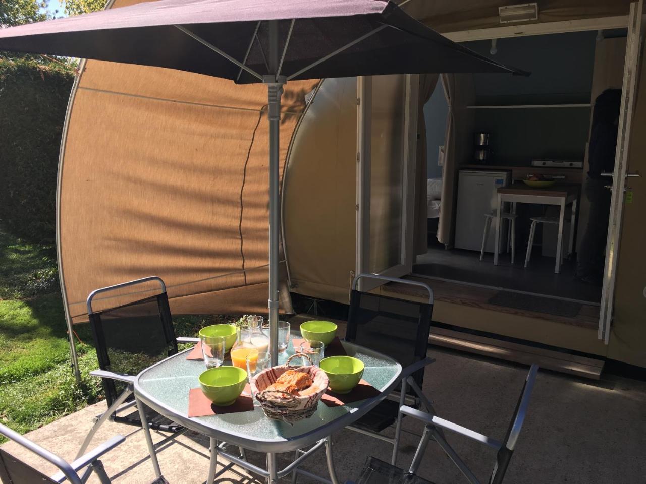 Camping 3 Etoiles - Piscine Chauffee - Vue Montagne Сен-Жирон Екстериор снимка