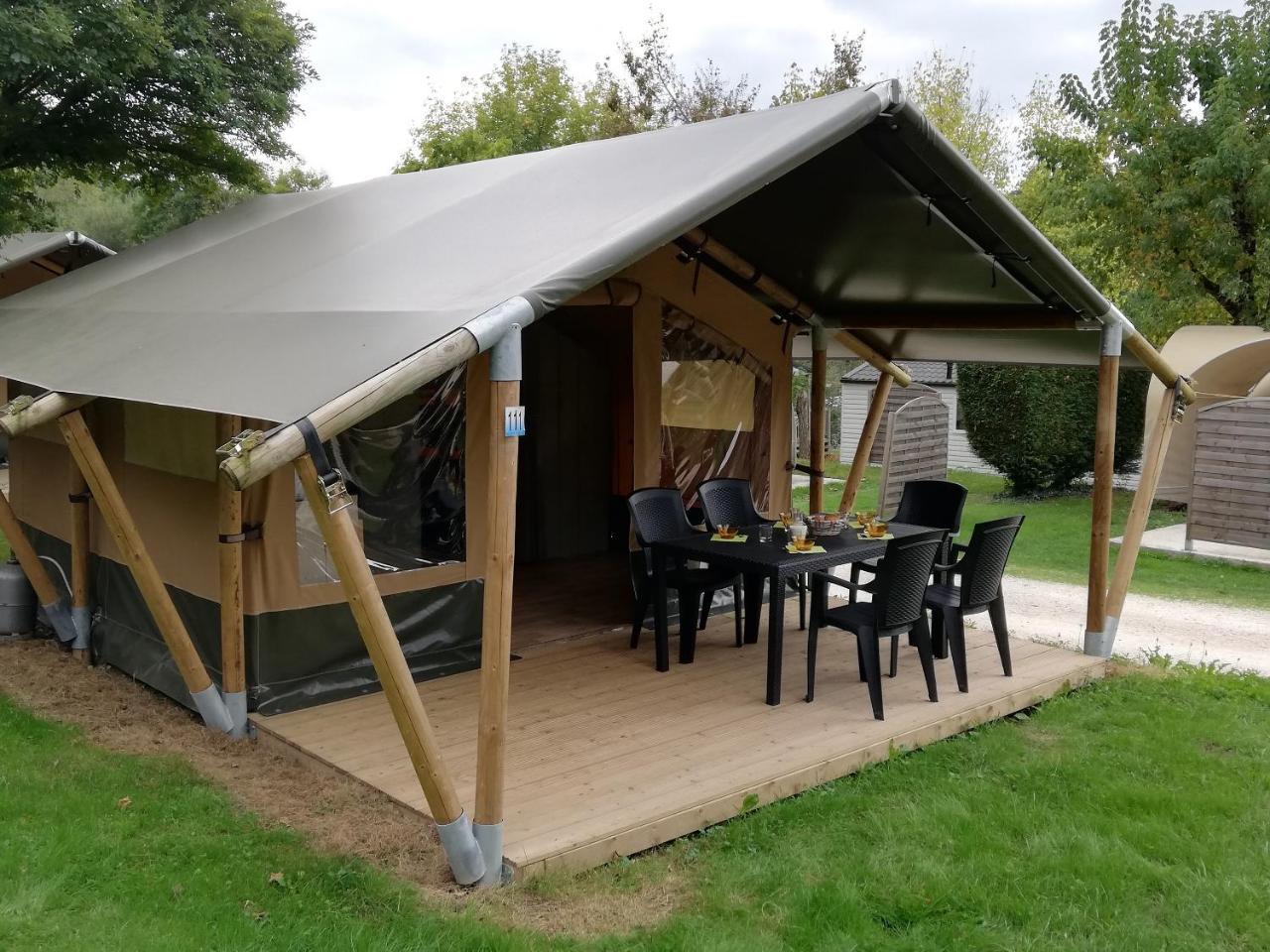 Camping 3 Etoiles - Piscine Chauffee - Vue Montagne Сен-Жирон Екстериор снимка