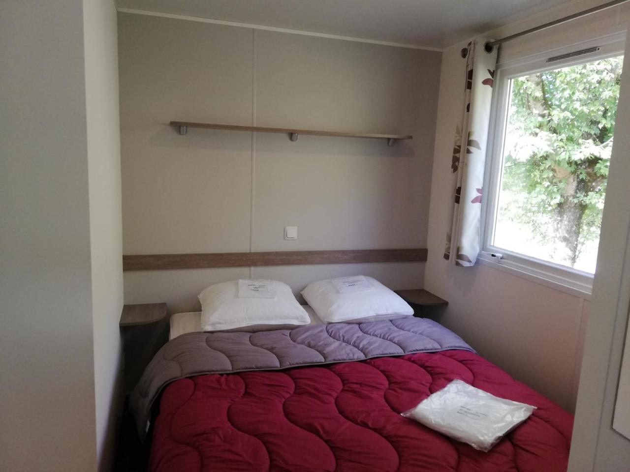Camping 3 Etoiles - Piscine Chauffee - Vue Montagne Сен-Жирон Екстериор снимка