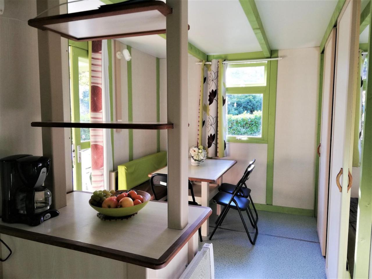 Camping 3 Etoiles - Piscine Chauffee - Vue Montagne Сен-Жирон Екстериор снимка