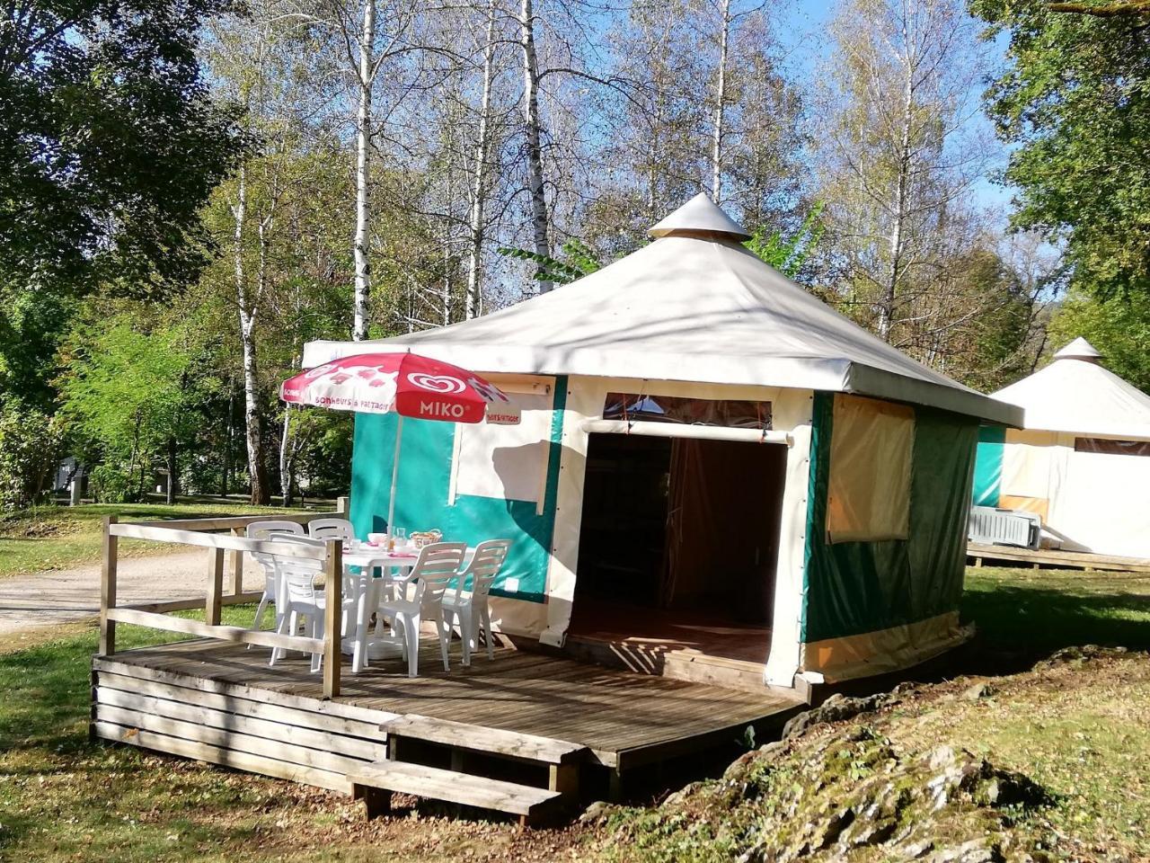 Camping 3 Etoiles - Piscine Chauffee - Vue Montagne Сен-Жирон Екстериор снимка