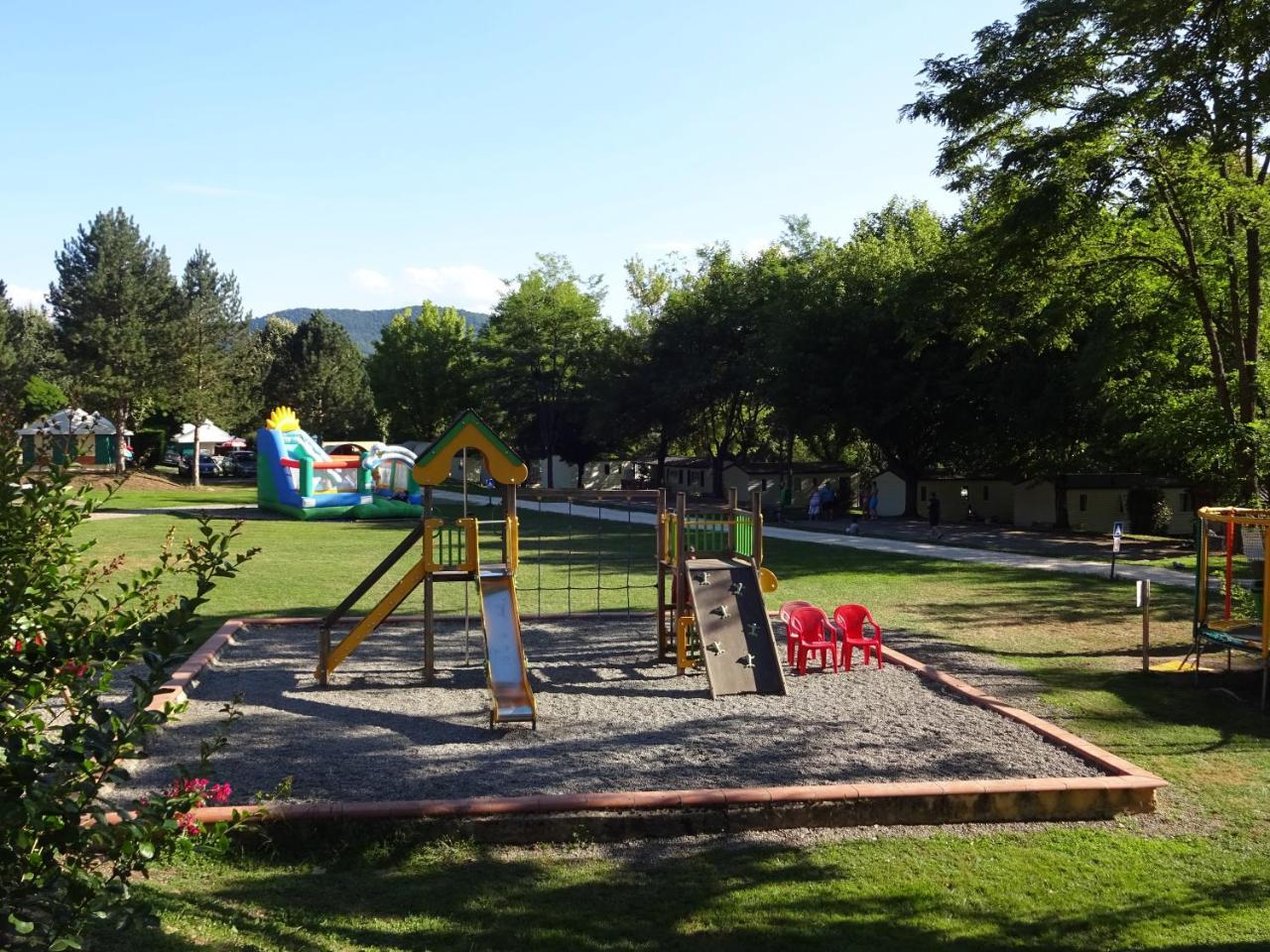 Camping 3 Etoiles - Piscine Chauffee - Vue Montagne Сен-Жирон Екстериор снимка