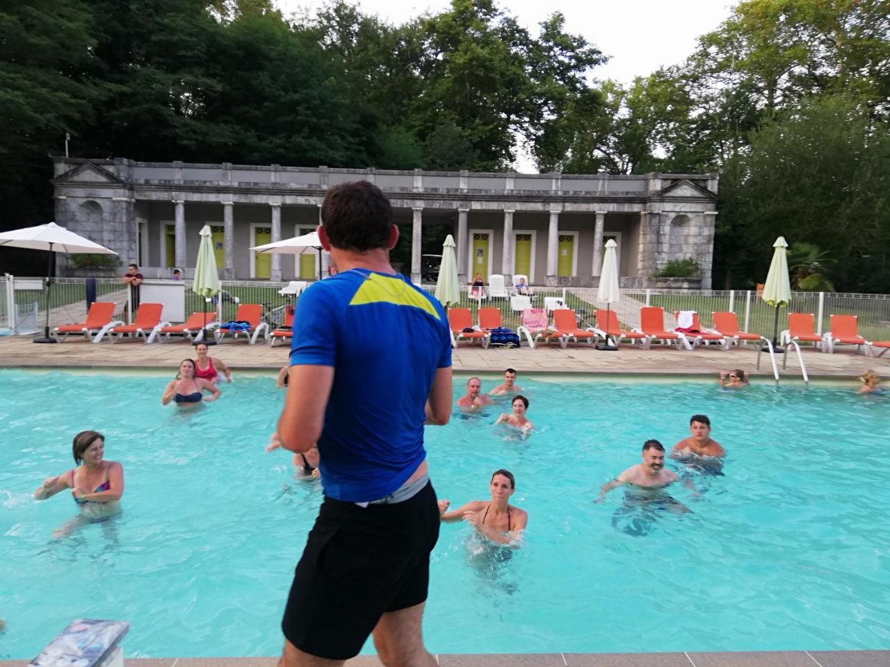 Camping 3 Etoiles - Piscine Chauffee - Vue Montagne Сен-Жирон Екстериор снимка